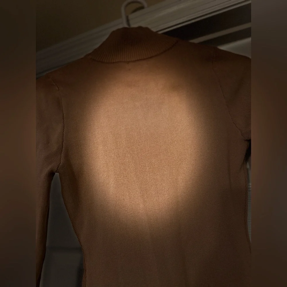 Elegant Tan and White Women's Dress - Picture 8 of 9
